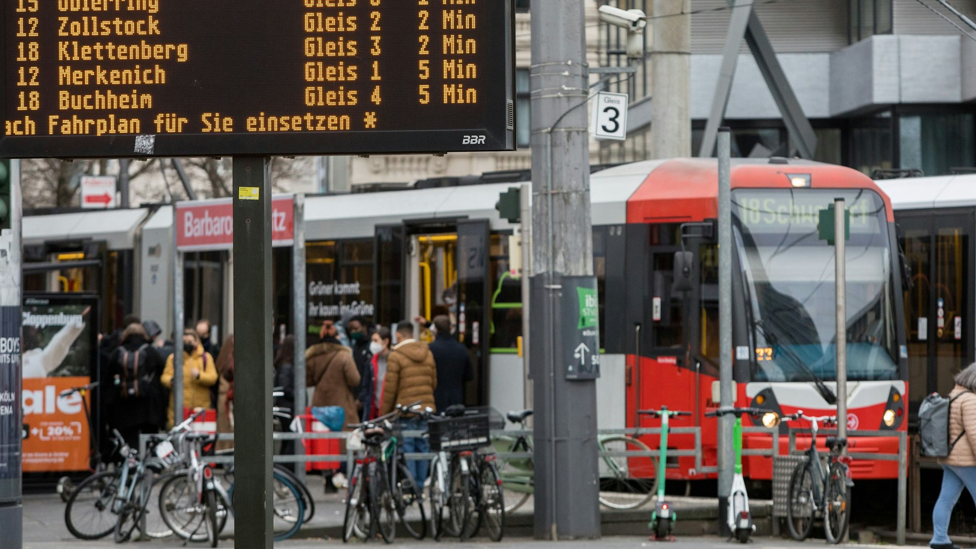 Die KVB-Haltestelle Barbarossaplatz