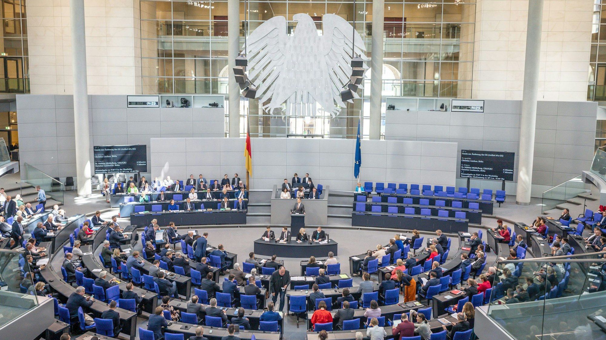 Der Plenarsaal bei einer Sitzung des Bundestages während einer Rede von Christian Lindner (FDP), Bundesminister der Finanzen. (Symbolbild)