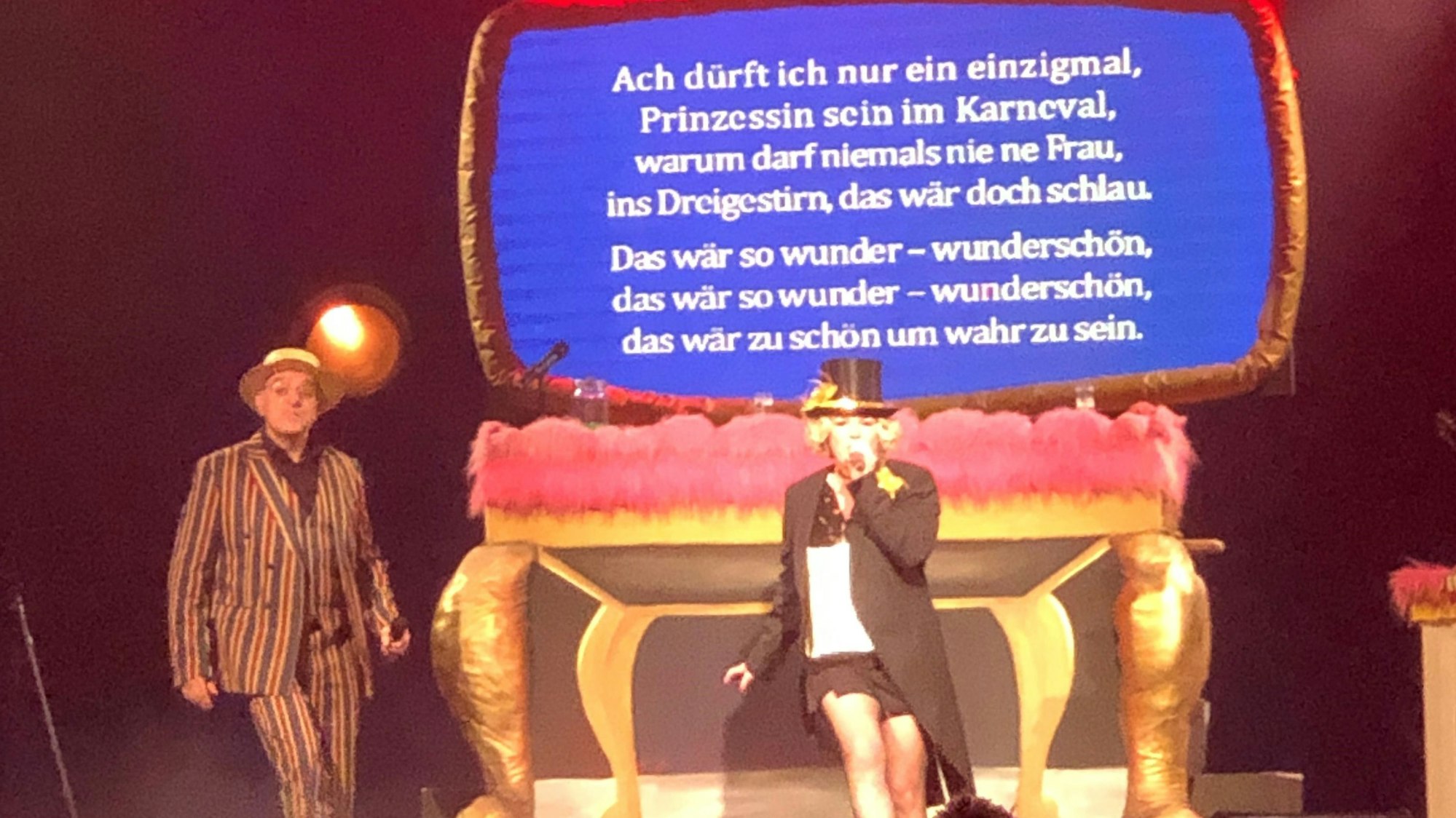 Ebasa der Meister und Mirja Boes beim Zukunfts-Mettley bei Deine Sitzung.