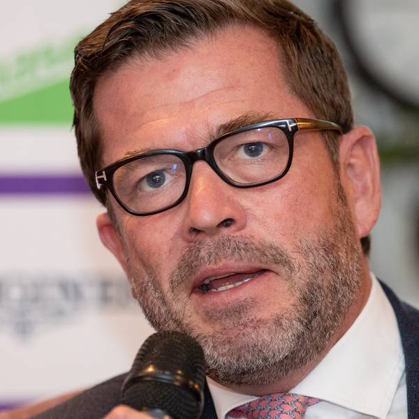ARCHIV - 16.08.2021, Niedersachsen, Hagen a.T.W.: Pferdesport: Dressur, Pressekonferenz zur Dressur-Europameisterschaft. Karl-Theodor zu Guttenberg, President of Honor, spricht bei einer Pressekonferenz zur Dressur-EM. (Zu dpa: «Karl-Theodor zu Guttenberg bei RTL als Moderator unter Vertrag») Foto: Friso Gentsch/dpa +++ dpa-Bildfunk +++