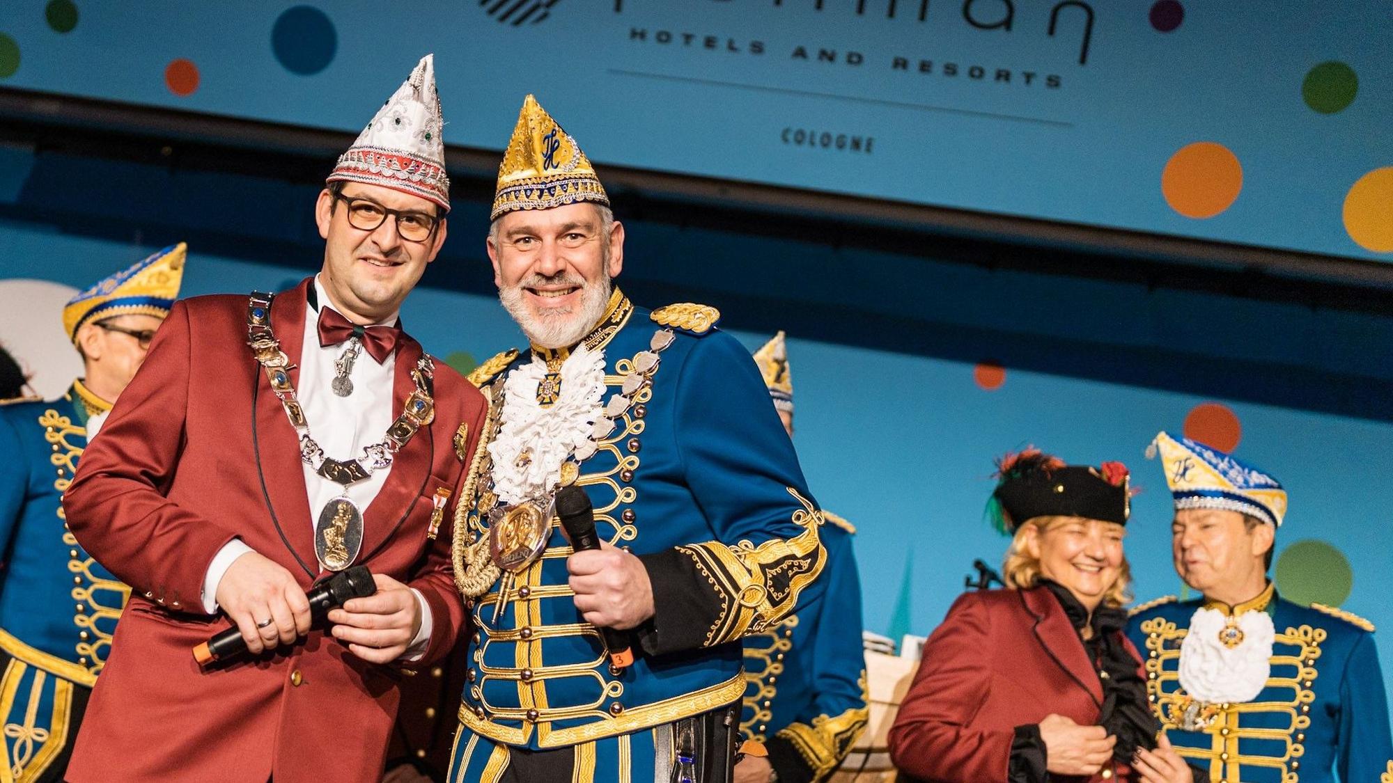 Die beiden Präsidenten Markus Meyer und Markus Simonian führten abwechselnd durch das Programm.
