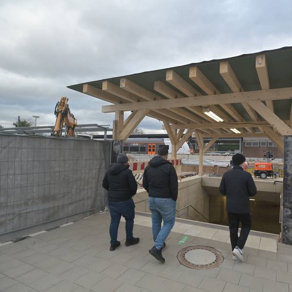 Bahnhofsunterführung zu Gleisen zwei, drei, fünf offen, provisorisch. Foto: Ralf Krieger