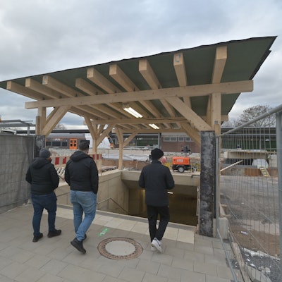 Bahnhofsunterführung zu Gleisen zwei, drei, fünf  offen, provisorisch. Foto: Ralf Krieger