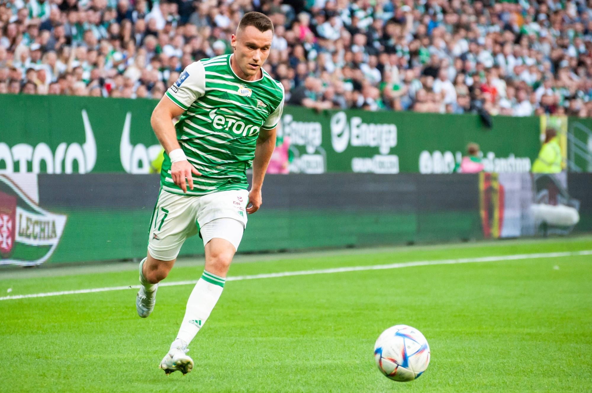 Christian Clemens treibt für Lechia Danzig den Ball voran