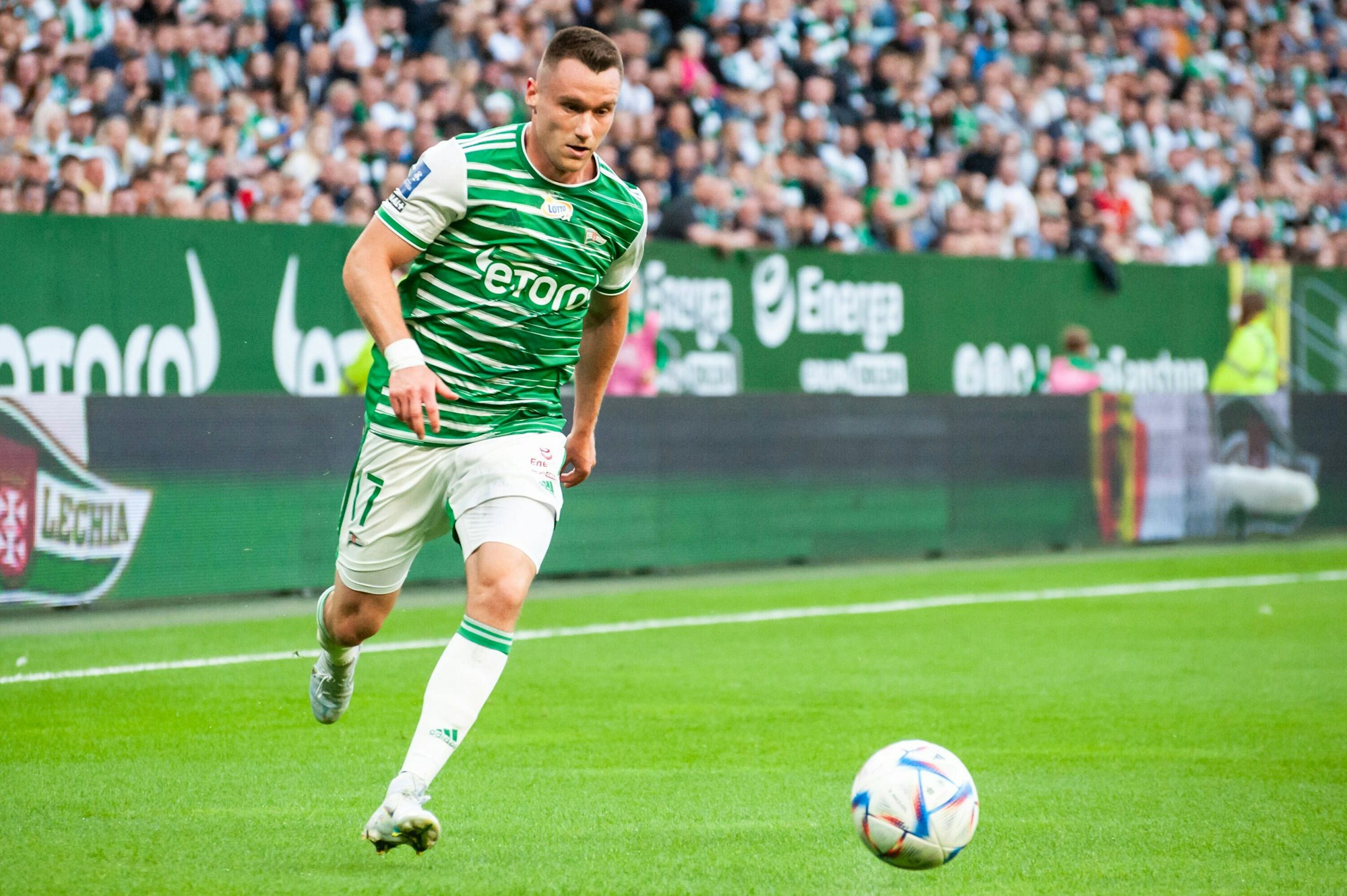 Christian Clemens treibt für Lechia Danzig den Ball voran