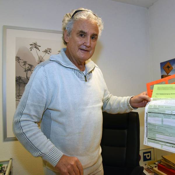 Dr. Ralph Krolewski in seiner Praxis in Bernberg