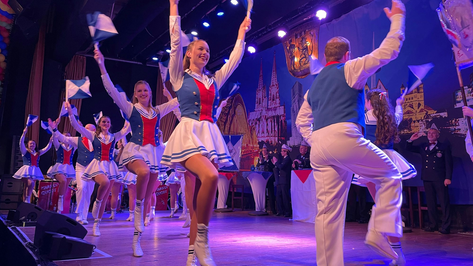 Der Tanzkorps „Original Matrosen vum Müllemer Böötche“ beim Häreovend.