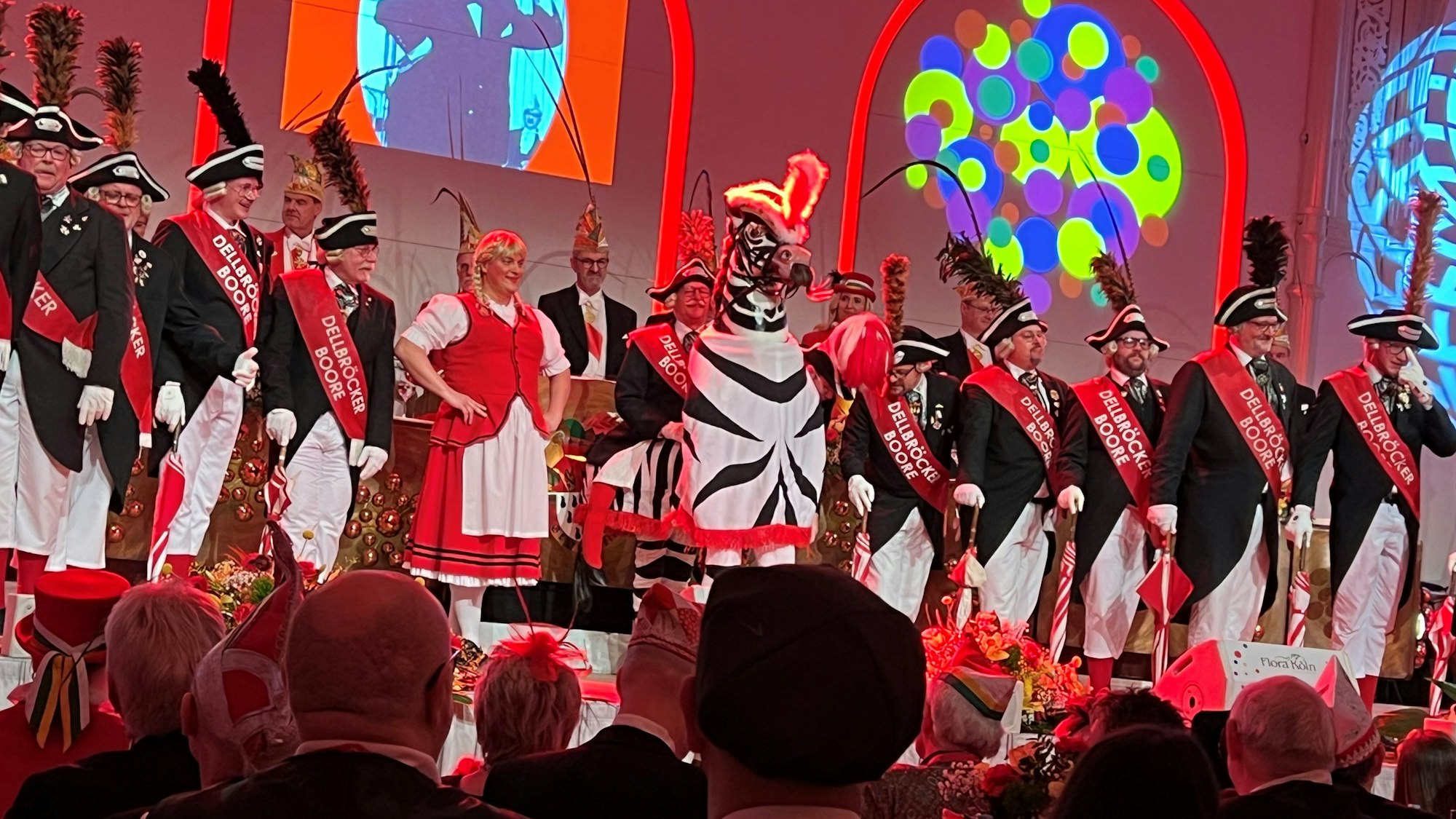 Das Schnäuzerballett bei der Flüstersitzung.