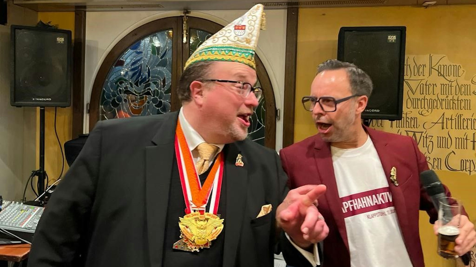Till Quitmann (rechts) mit dem Literaten der Fidelen Kaufleute, Bertram Alda.