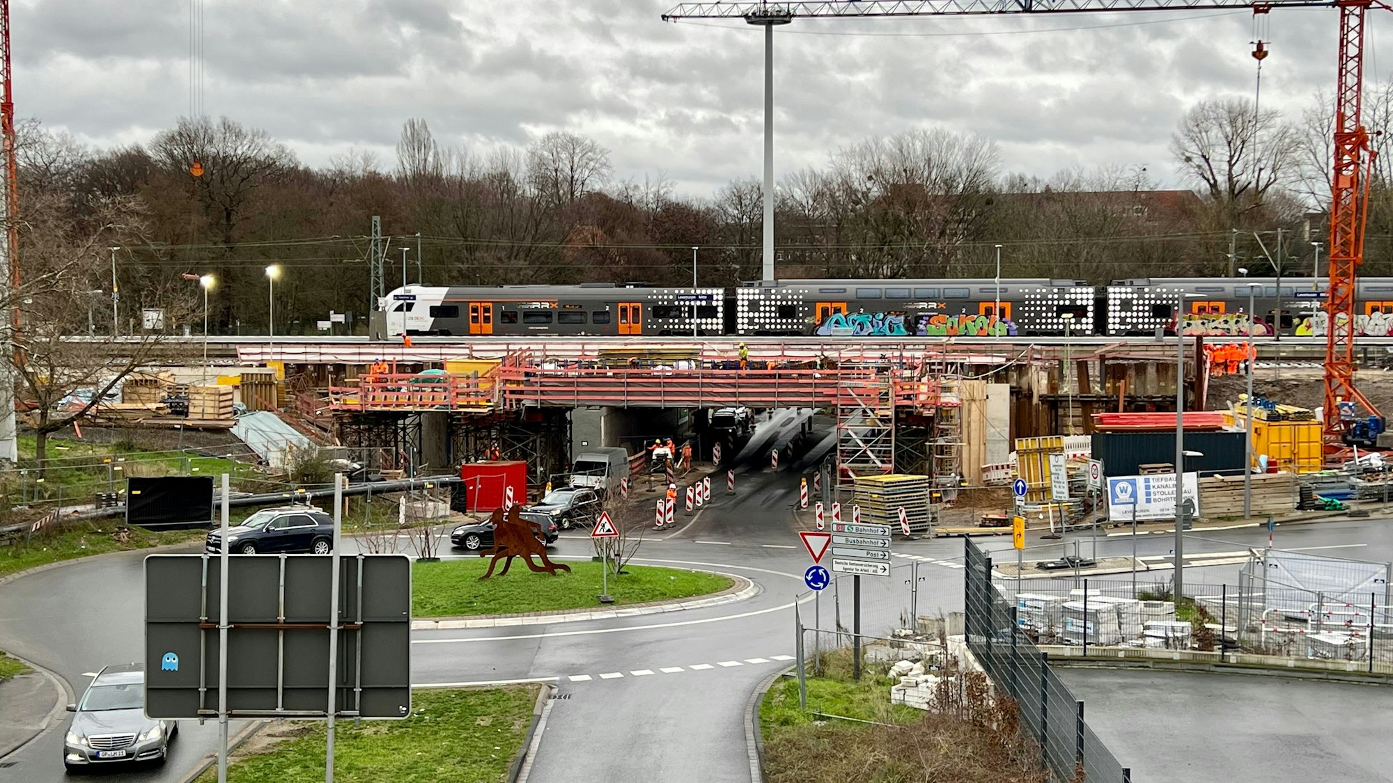 RRX-Baustelle Wiesdorf, Brücke über die Rathenaustraße