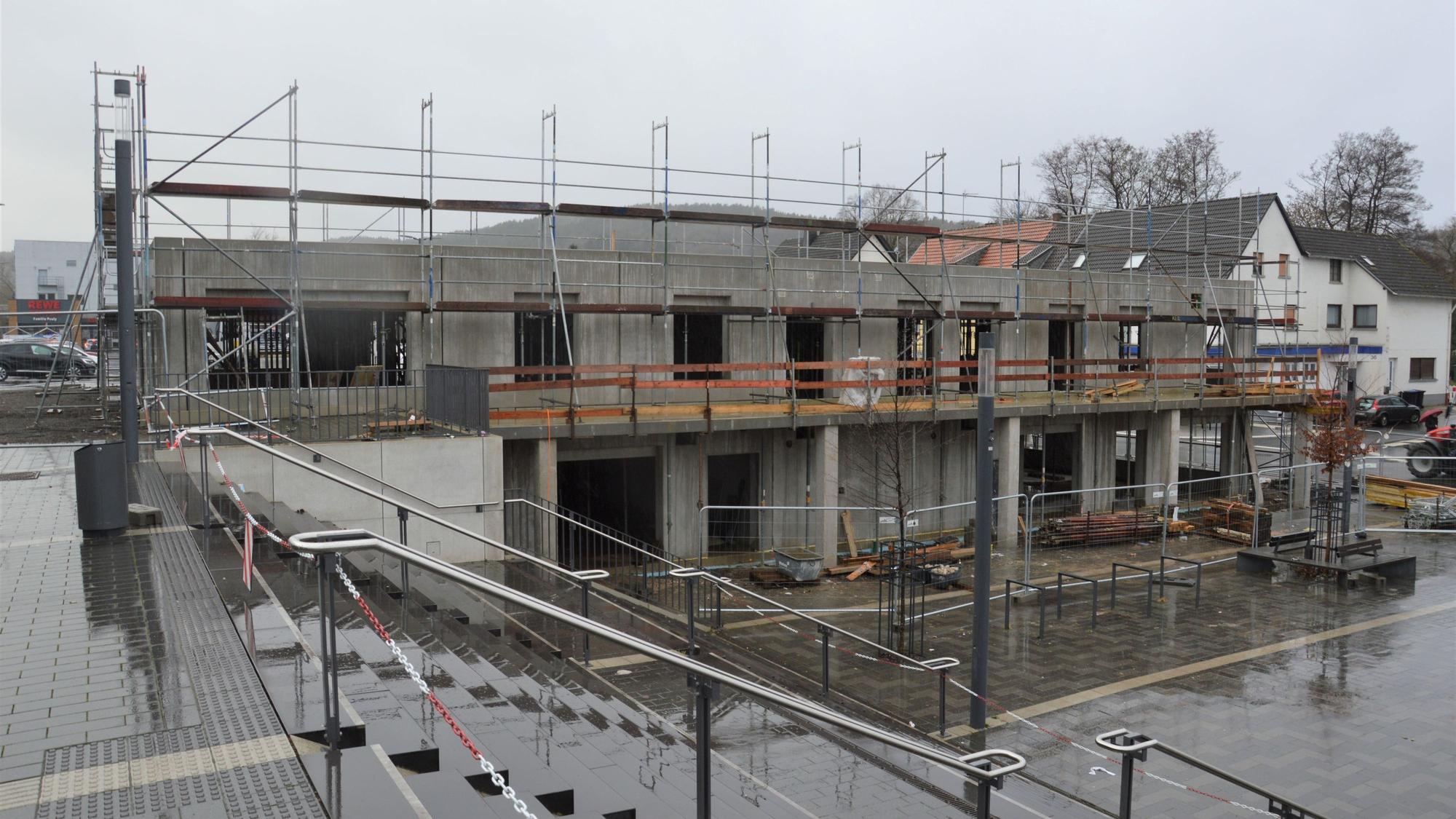 Zwei Etagen des neuen Hauses am Kaller Bahnhof stehen bereits.