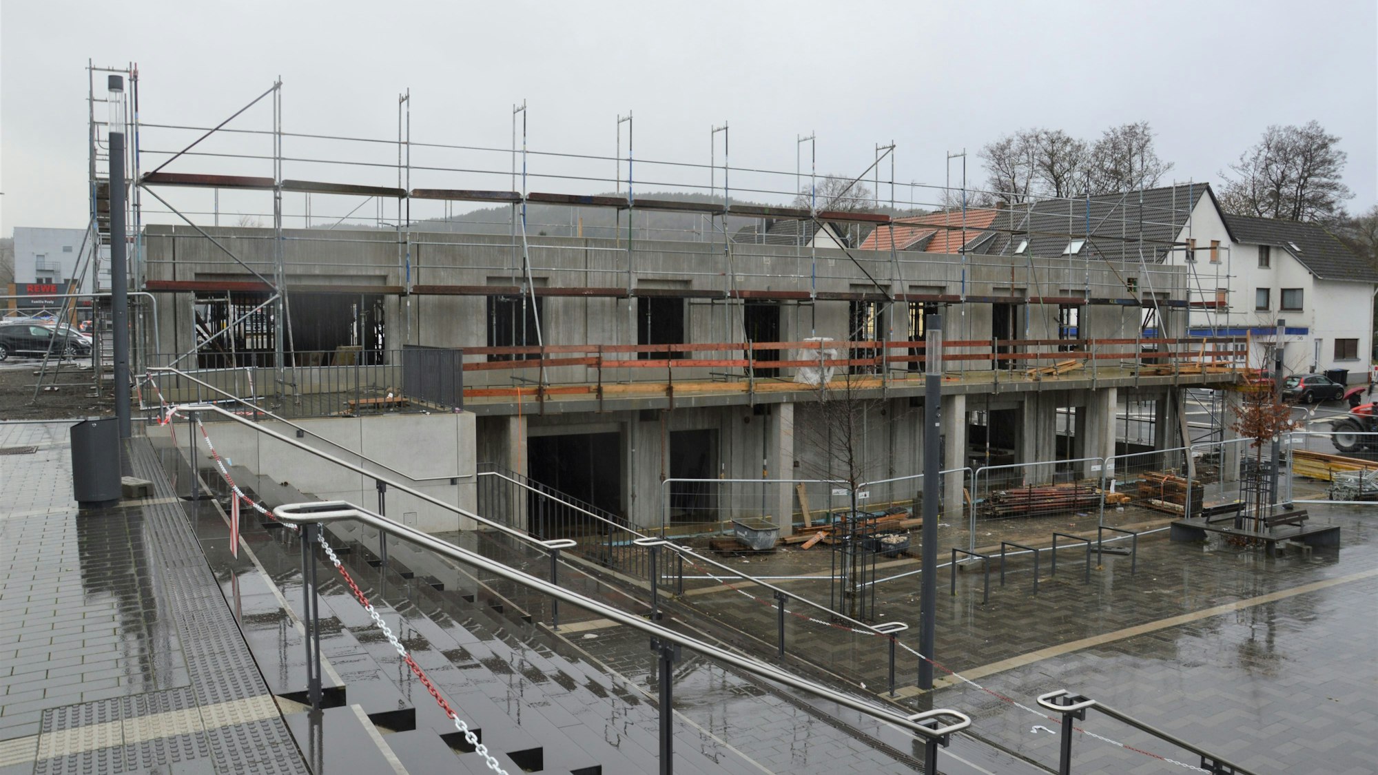 Zwei Etagen des neuen Hauses am Kaller Bahnhof stehen bereits.