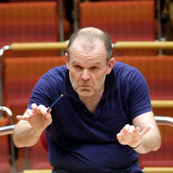 Generalmusikdirektor Francois-Xavier Roth bei der Probe mit dem Gürzenich Orchester.