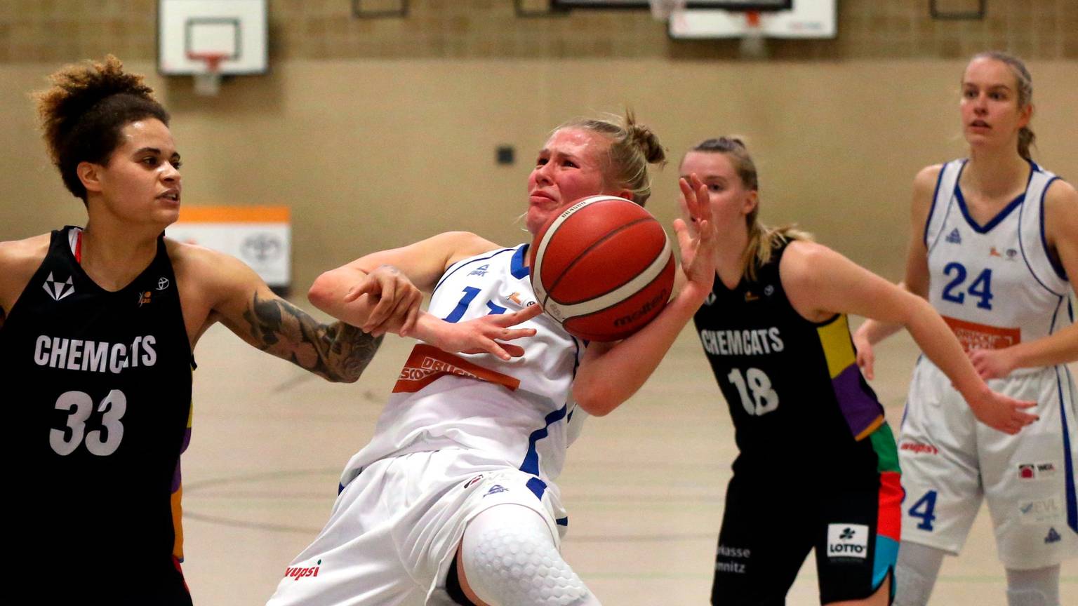 14.01.2023, Basketball-BBZ Opladen-Chemnitz
mitte: Leonie Schütter (BBZ Opladen)
Foto: Uli Herhaus