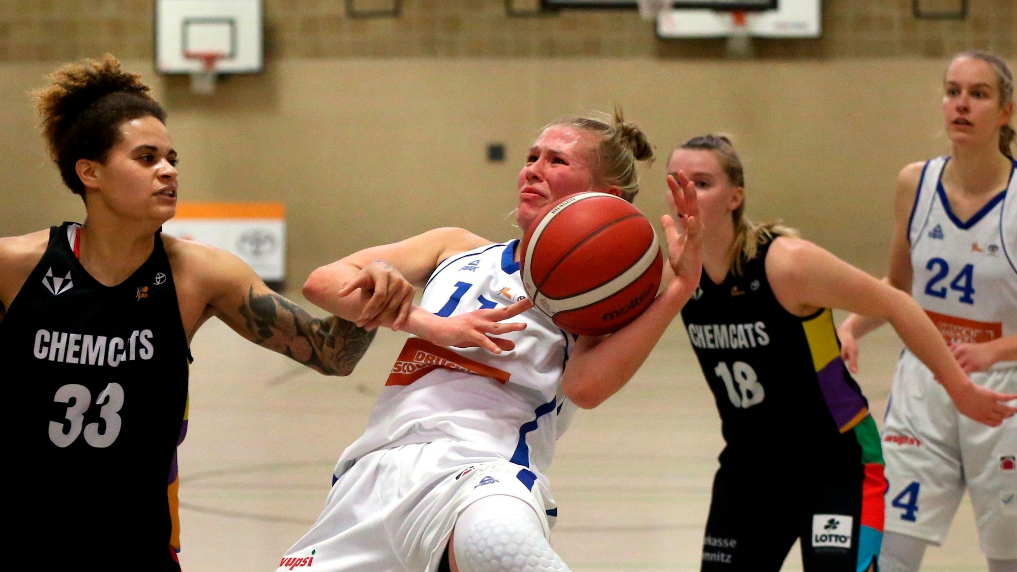 14.01.2023, Basketball-BBZ Opladen-Chemnitz
mitte: Leonie Schütter (BBZ Opladen)
Foto: Uli Herhaus