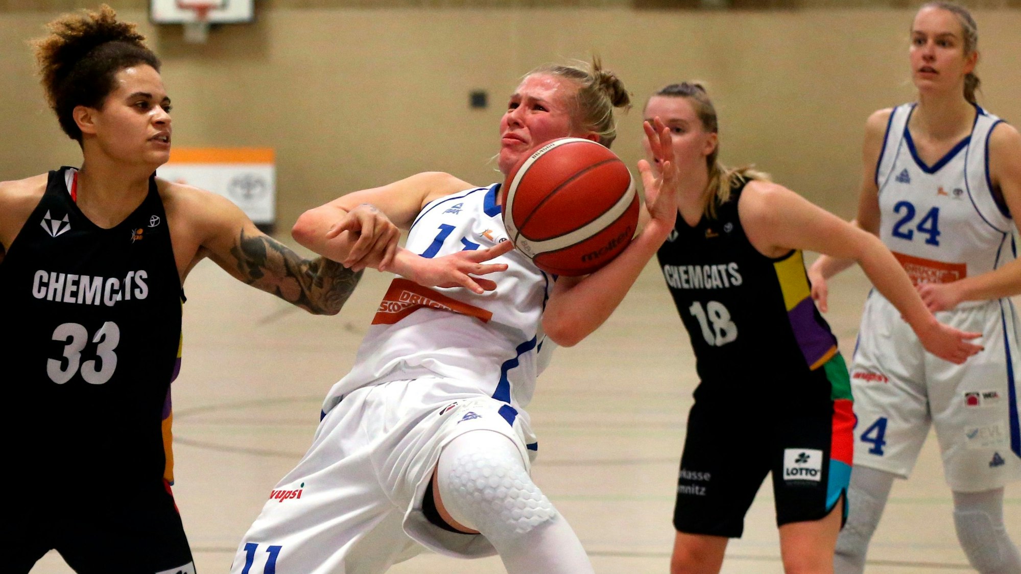 14.01.2023, Basketball-BBZ Opladen-Chemnitz
mitte: Leonie Schütter (BBZ Opladen)
Foto: Uli Herhaus