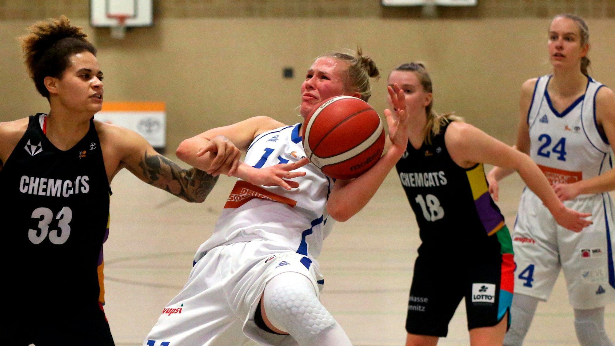 14.01.2023, Basketball-BBZ Opladen-Chemnitz
mitte: Leonie Schütter (BBZ Opladen)
Foto: Uli Herhaus
