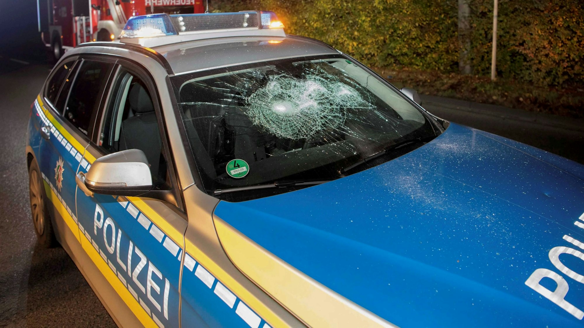 Hier wurde im Jahr 2020 auf der Kessenicher Straße ein Streifenwagenbesatzung angegriffen.