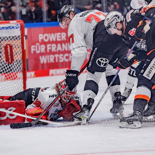Mirko Pantkowski sicher den Puck.