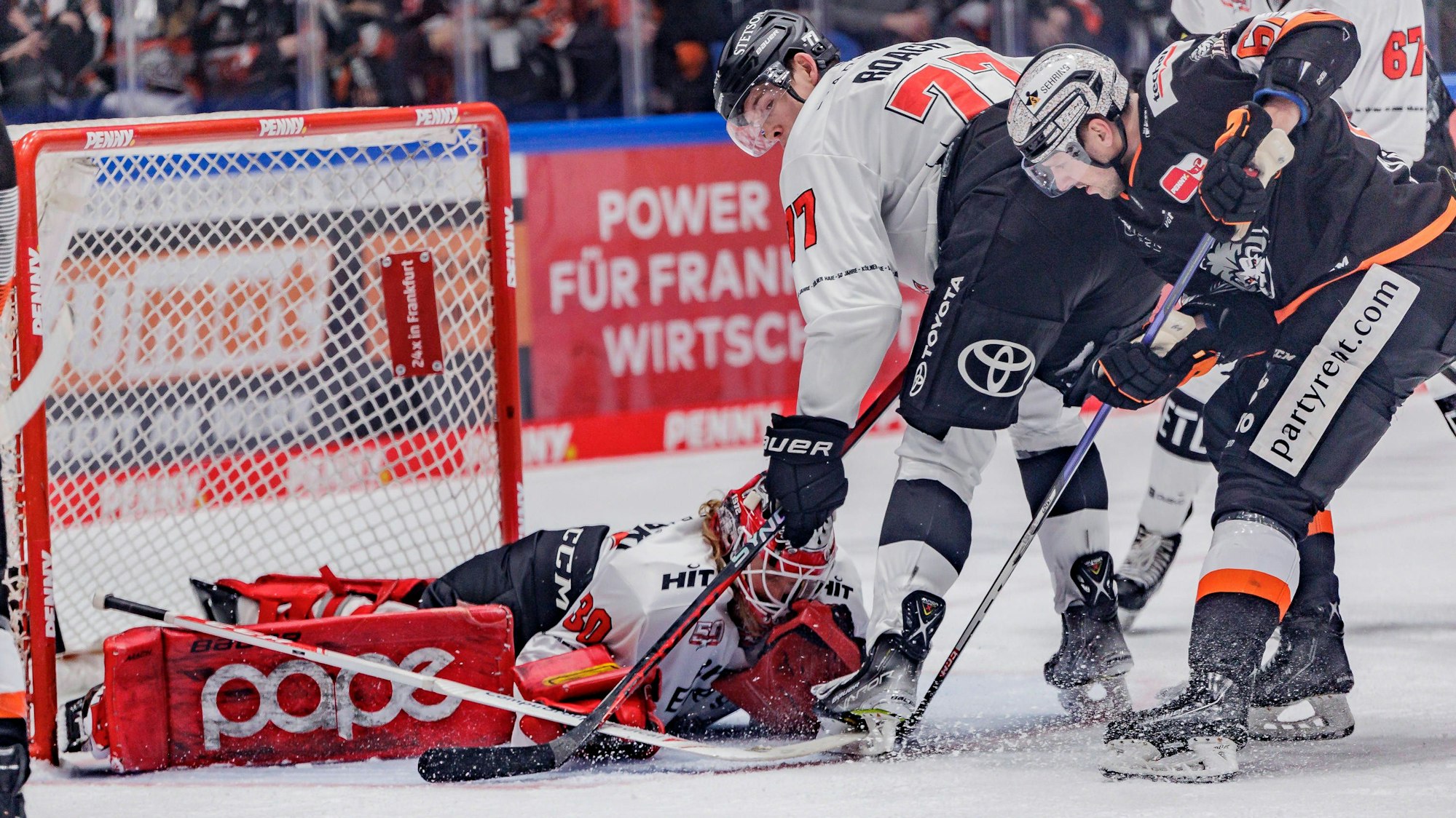 Mirko Pantkowski sicher den Puck.