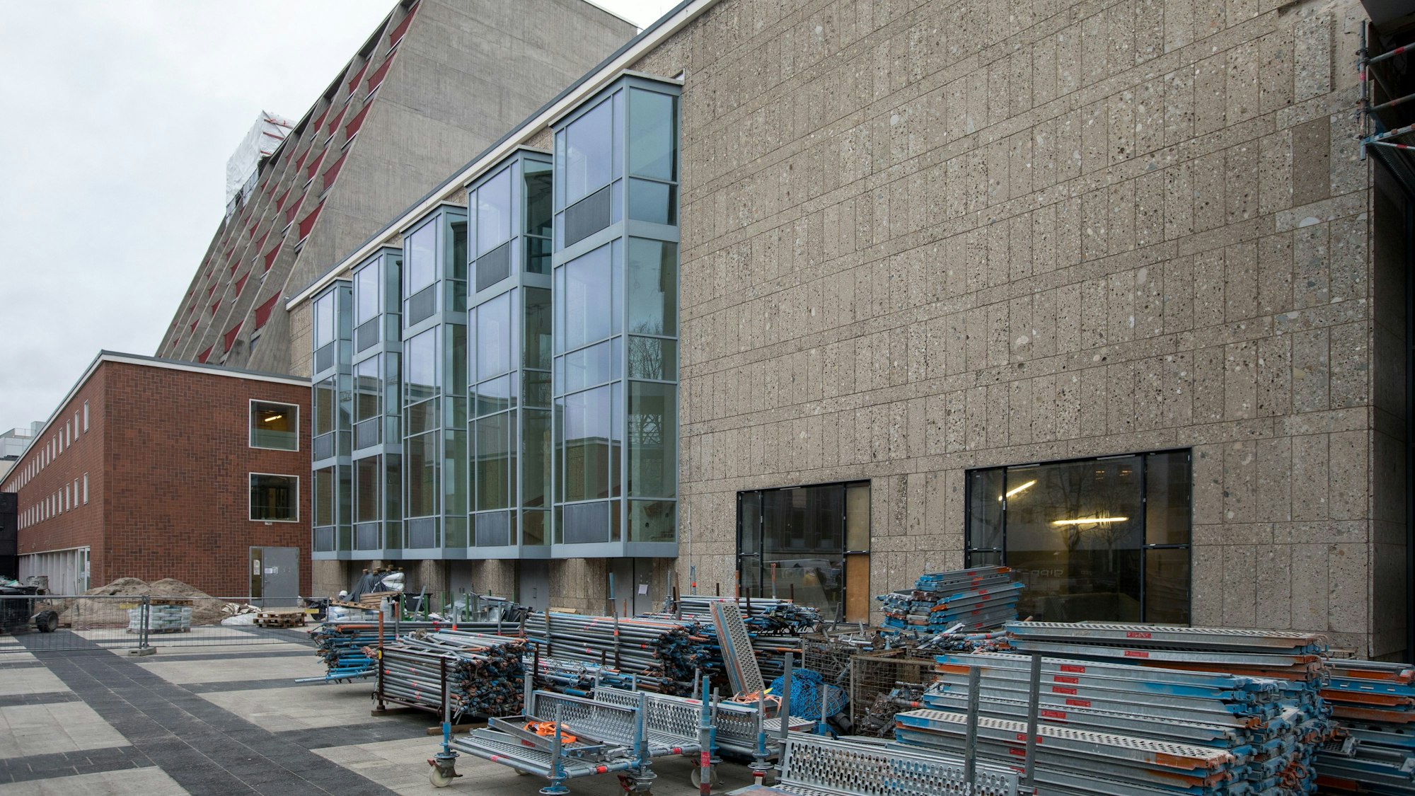 Die Bühnen in Köln sind seit Jahren eine Dauerbaustelle und ein Millionengrab. (Archivbild)