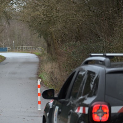 Poller stehen im Knochenbergsweg. Foto: Ralf Krieger