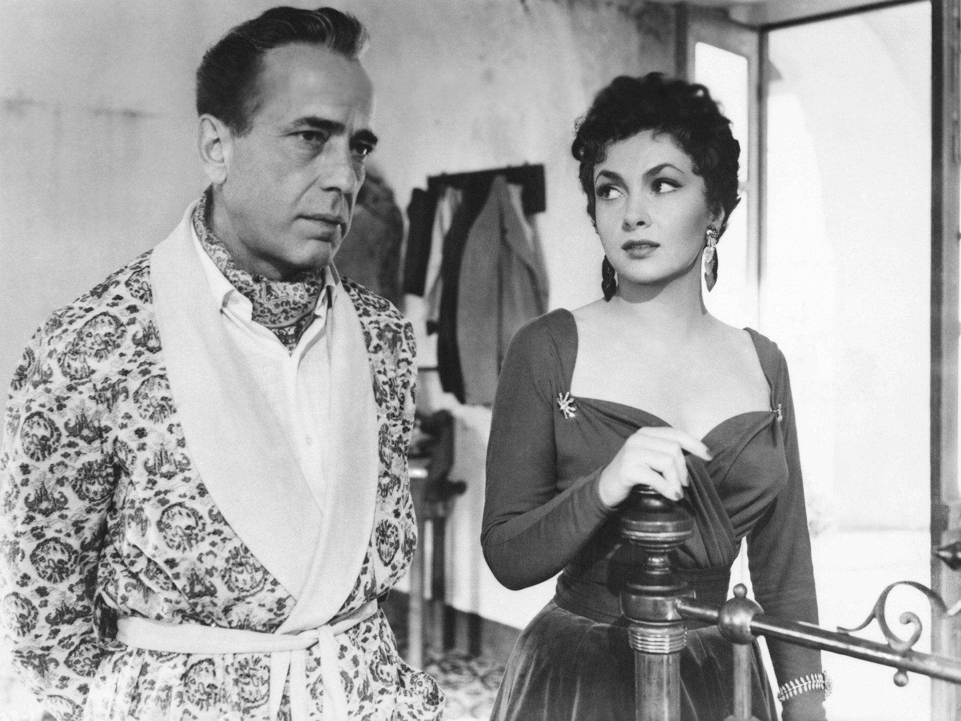 Gina Lollobrigida neben Humphrey Bogart.