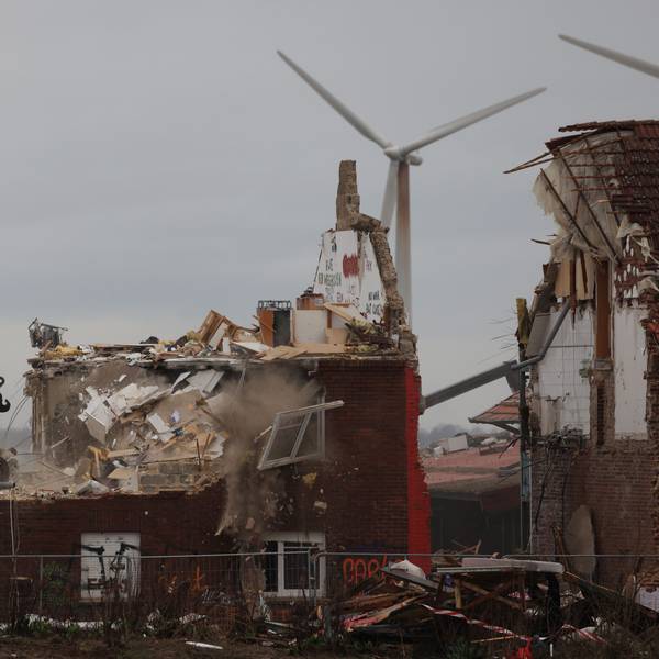 Erkelenz: Abrissarbeiten nach der Räumung in Lützerath. Der Energiekonzern RWE will die unter Lützerath liegende Kohle abbaggern - dafür wird der Weiler auf dem Gebiet der Stadt Erkelenz am Braunkohletagebau Garzweiler II abgerissen.