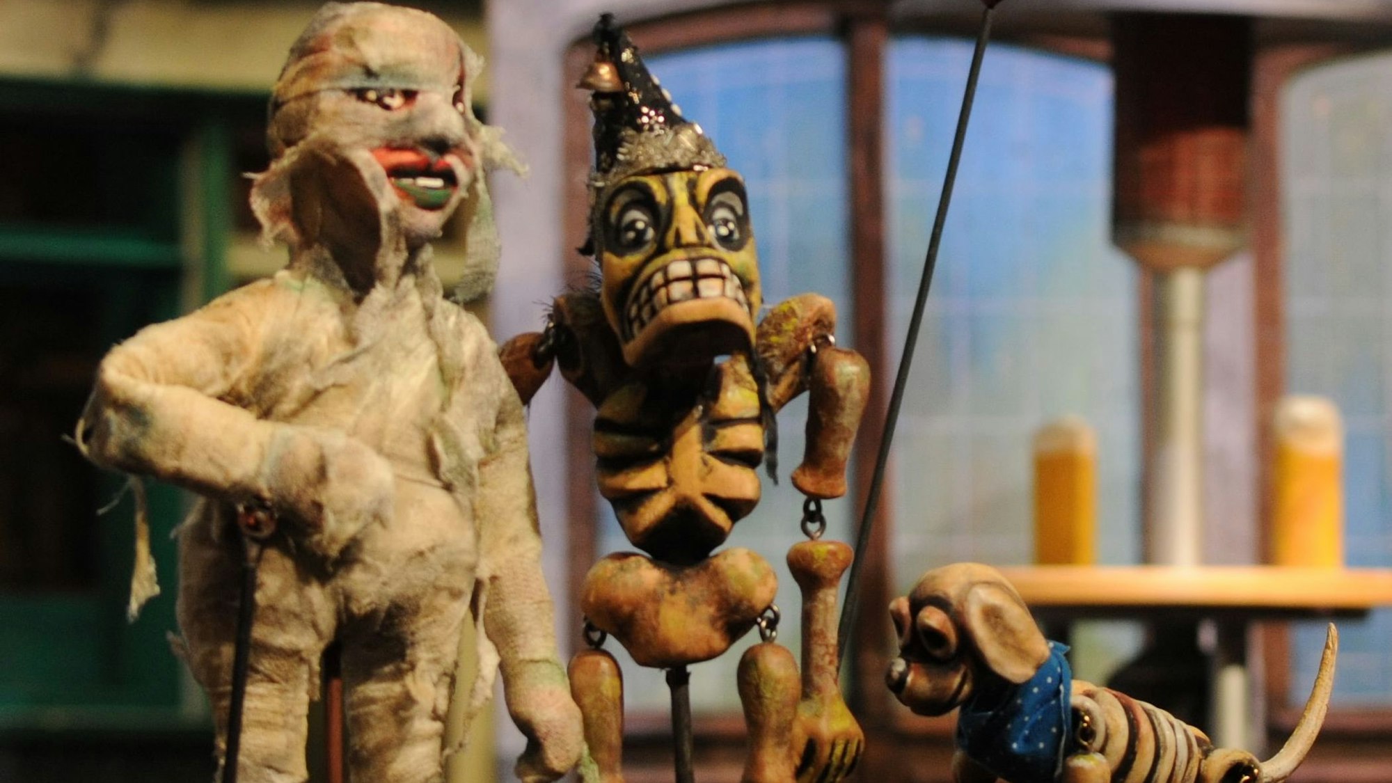 Mumie Mimi, Skelett Scully und der Hund „et ärme Dier“