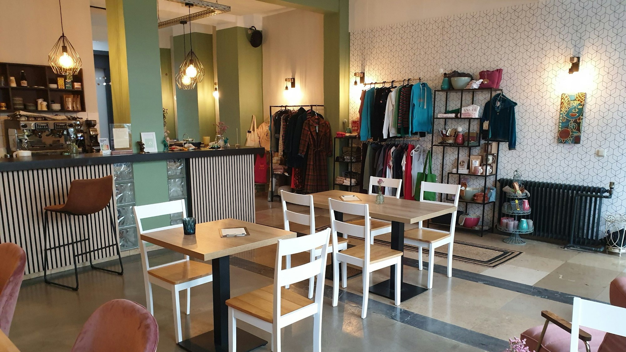 Die Räumlichkeiten des JayJay Yogastudio mit Café und Shop in Köln Ehrenfeld.