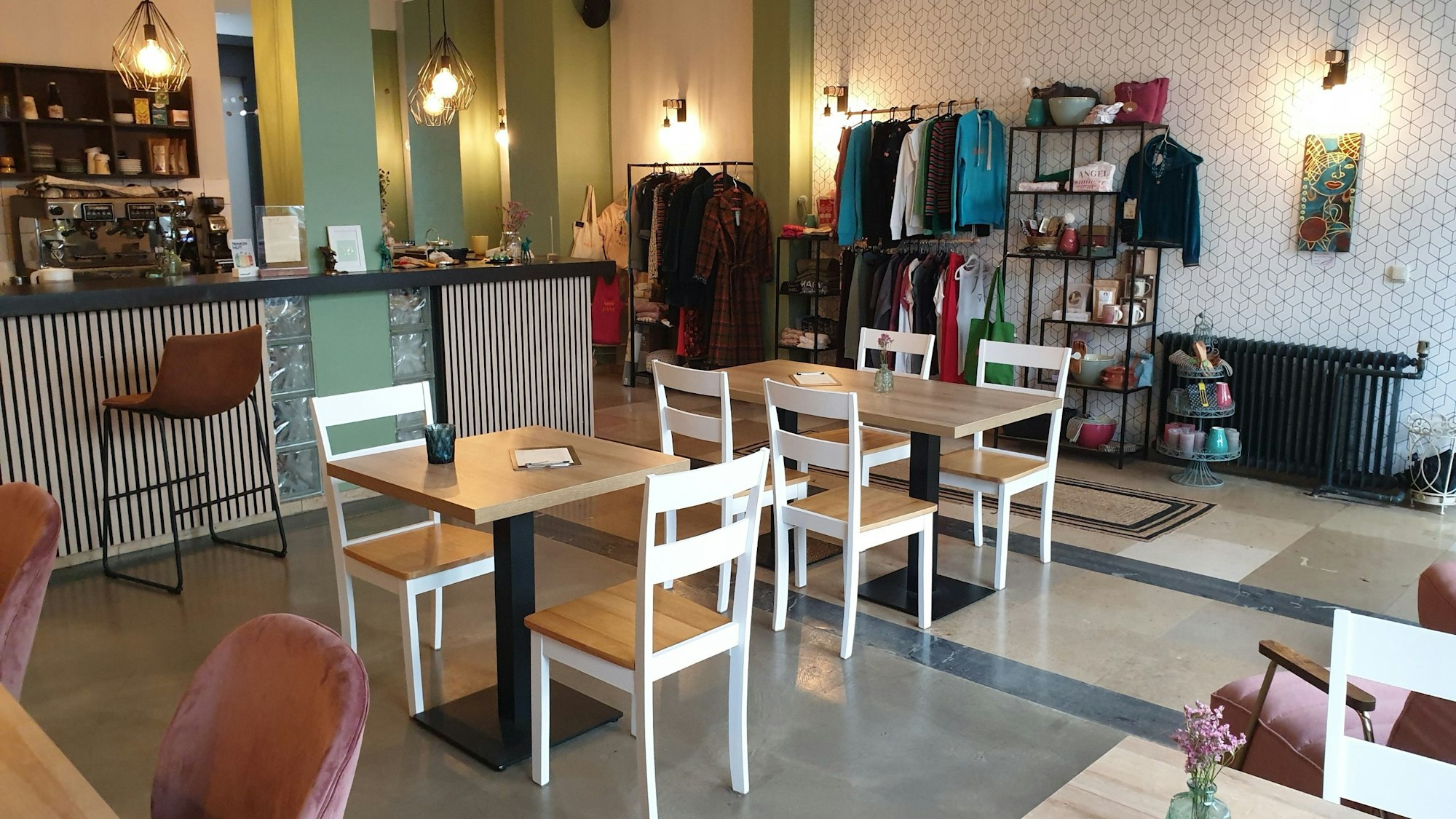 Die Räumlichkeiten des JayJay Yogastudio mit Café und Shop in Köln Ehrenfeld.