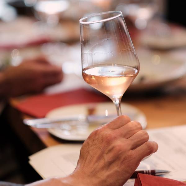 Weinglas mit Roséwein