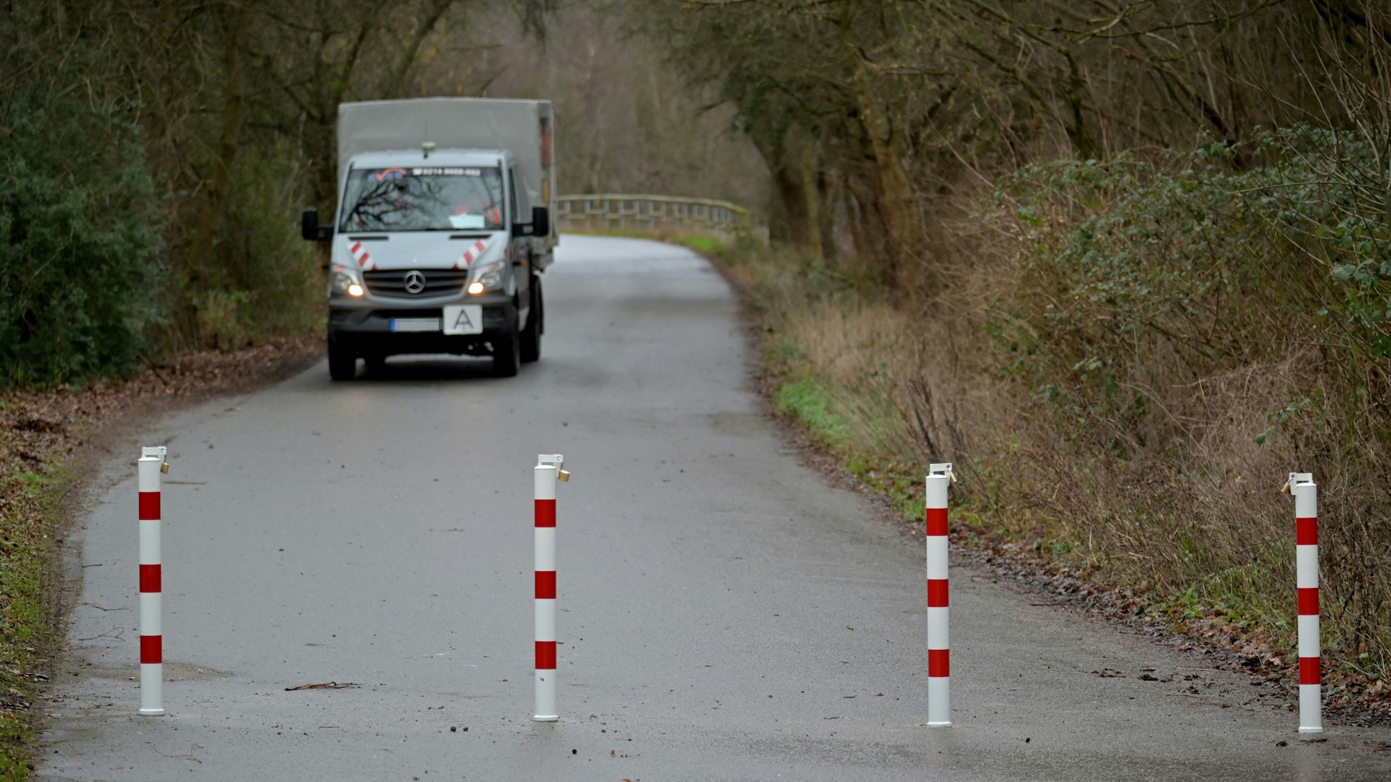 Poller am Knochenbergsweg. Foto: Ralf Krieger