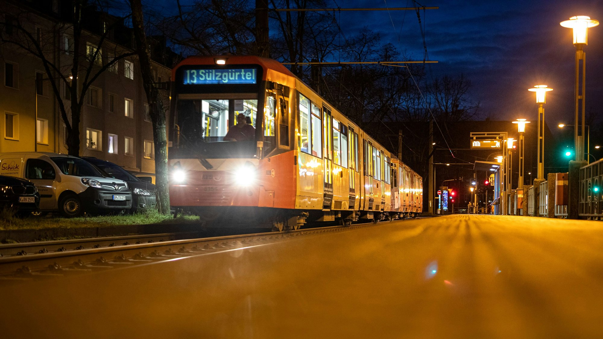 Die Linie 13 bei einer abendlichen Fahrt