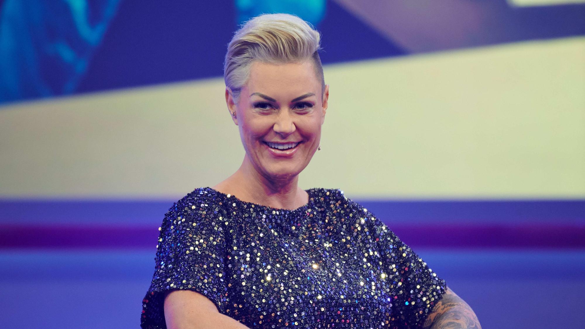 Die Ärztin Carola Holzner beim RTL Jahresrückblick. Sie wird auch weiter mit eigener Sendung im TV zu sehen sein.