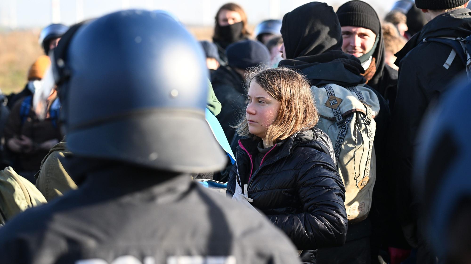 Greta Thunberg am Rand des Braunkohletagebaus Garzweiler II.