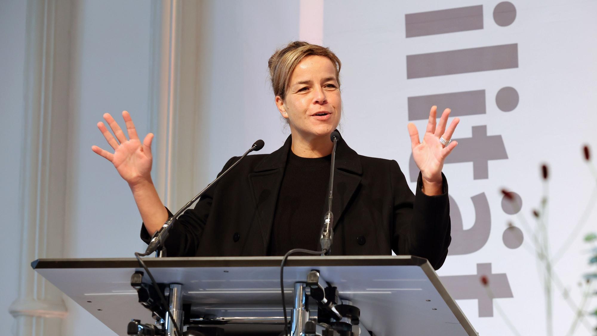 Mona Neubaur will die Kommunen unterstützen.