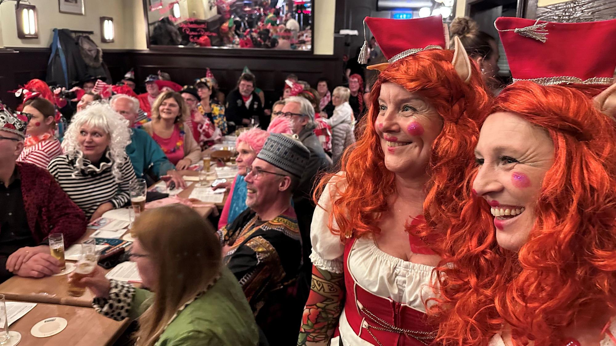 Die Brauhauselfen bei der Premiere vom Jeckespill im Walfisch in der Altstadt.