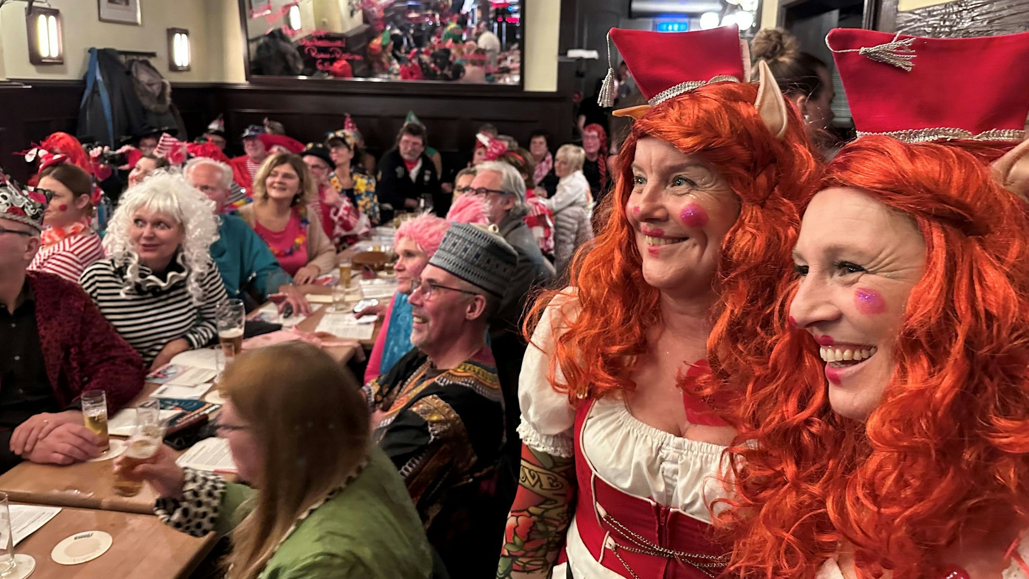 Die Brauhauselfen bei der Premiere vom Jeckespill im Walfisch in der Altstadt.