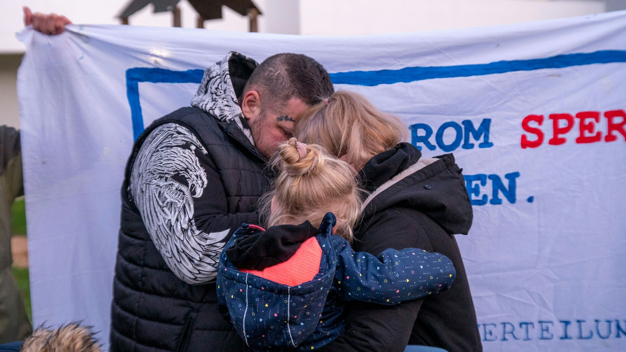 Familie W. bei dem Protest gegen die Zwangsräumung ihrer Wohnung