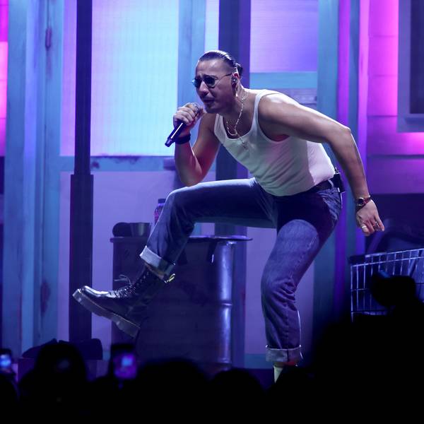 Der Rapper Apache 207 auf der Bühne in der Lanxess-Arena.