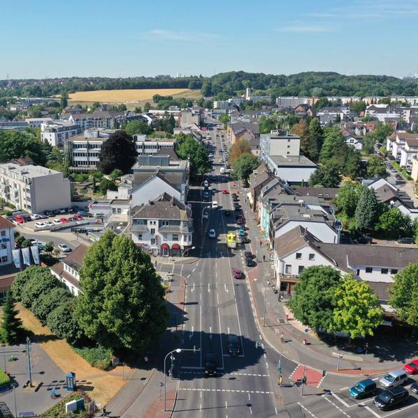 Auf dem Foto ist die Luxemburger Straße in Hürth-Hermülheim zu sehen.