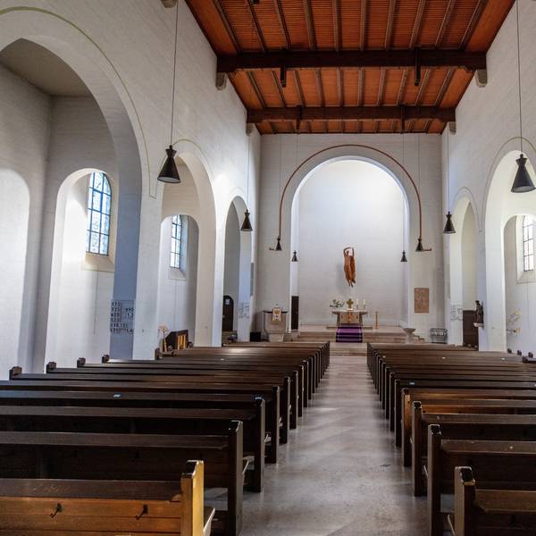Blick in die Christuskirche im Stuttgarter Stadtteil Gänseheide.