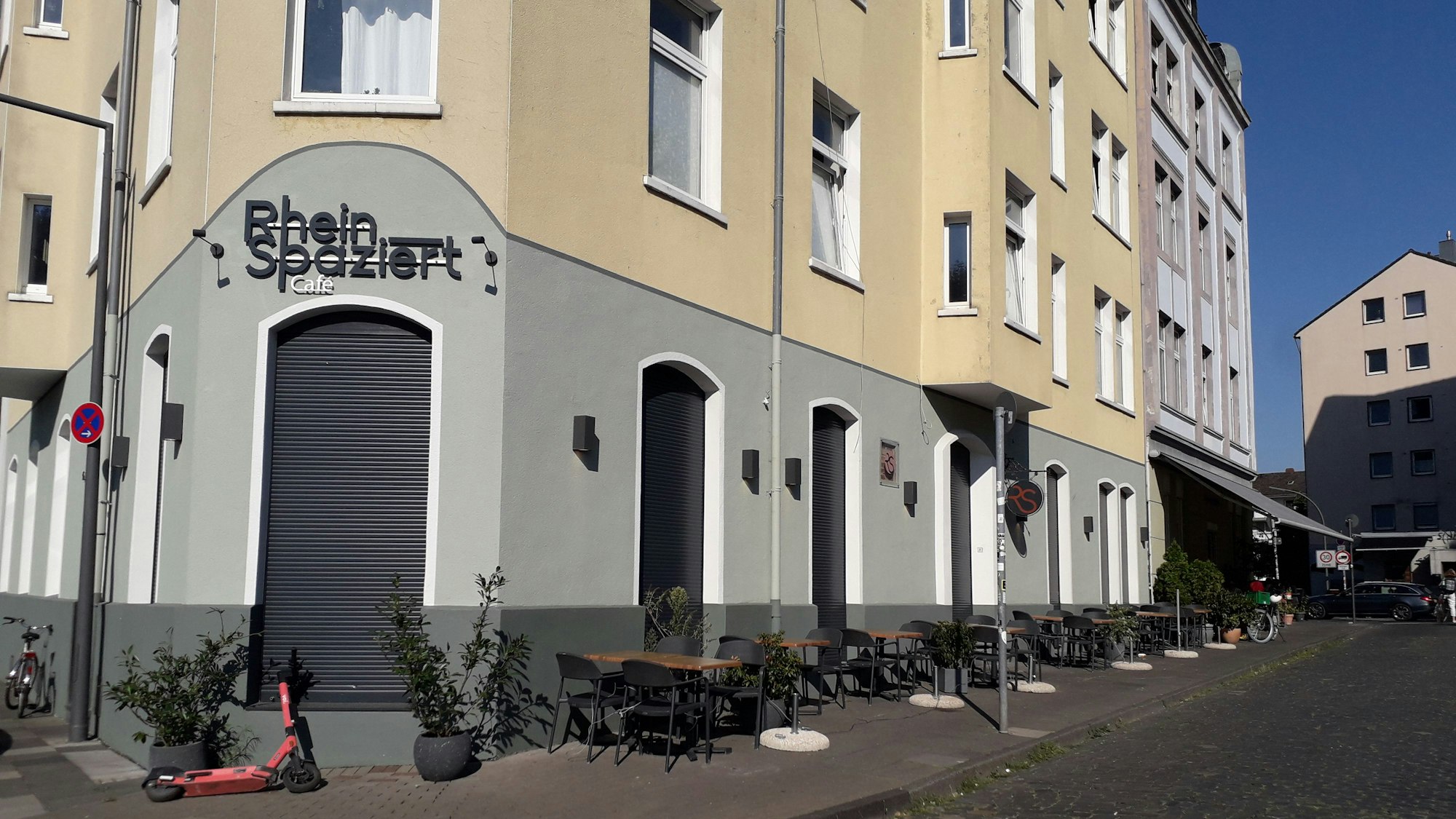 Eck-Café von außen