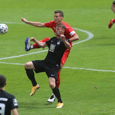 Viktoria Köln - 1. FC Kaiserslautern
Fussball 3. Bundesliga Saison 2020 2021
Flughafenstadion Köln Deutschland
15.05.2021
Hinten: Michael Schultz (Viktoria Köln)
Vorne: Marvin Pourie (1. FC Kaiserslautern)
Copyright
Eduard Bopp Sportfotografie
mail@fotobopp.de