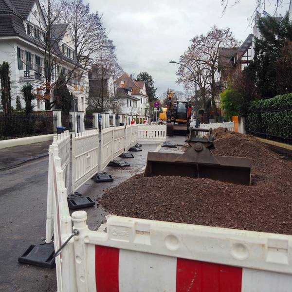 Baustelle an der Robert-Heuser-Straße in Köln-Marienburg