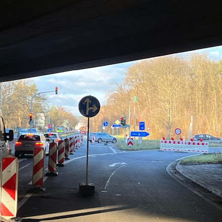 Nach der Sperrung der Auffahrten auf die A 3 hat sich die Stausituation im Kreis veschärft.