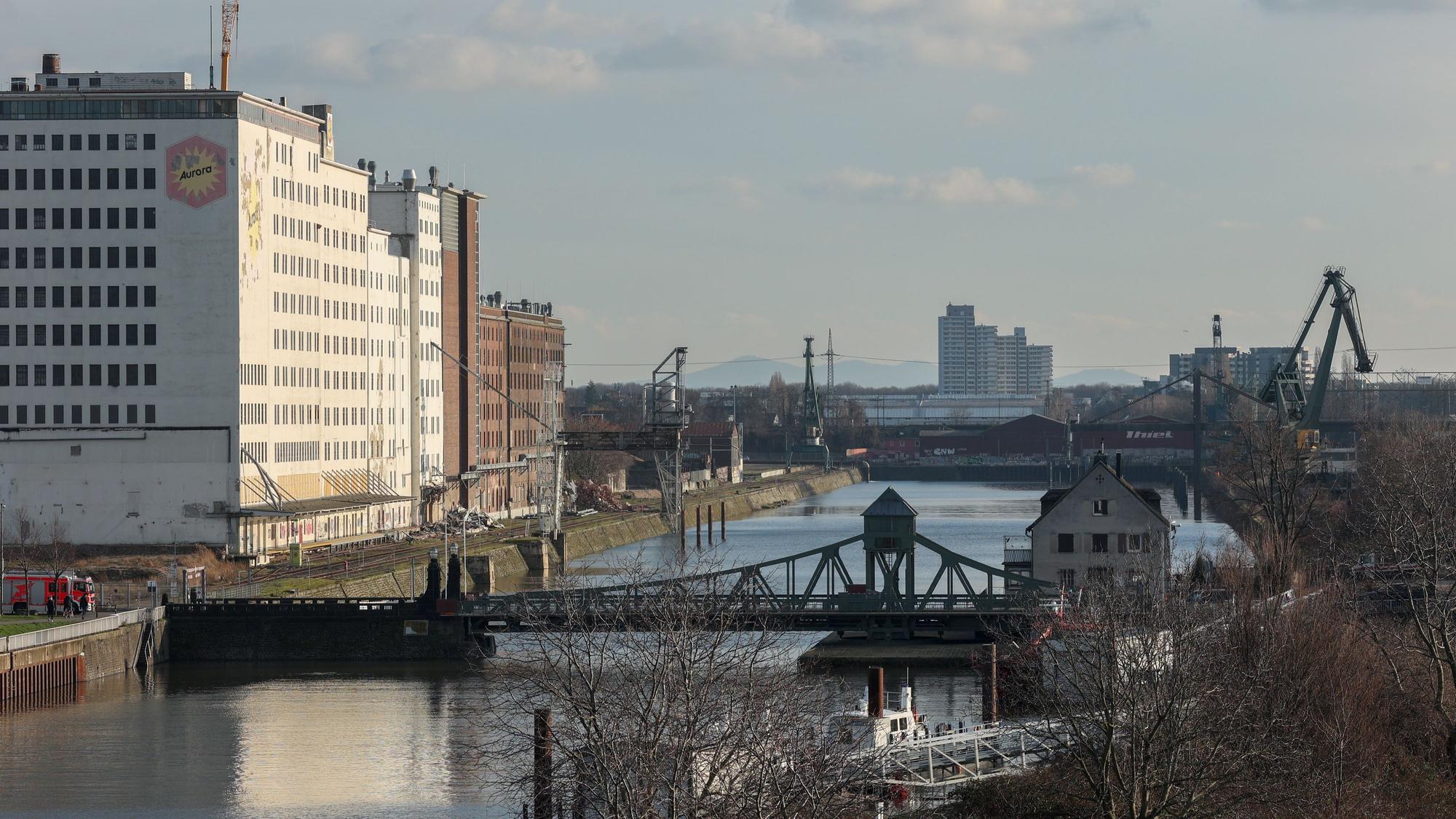 Die Vorbereitungen für das neue Stadtquartier am Deutzer Hafen laufen.