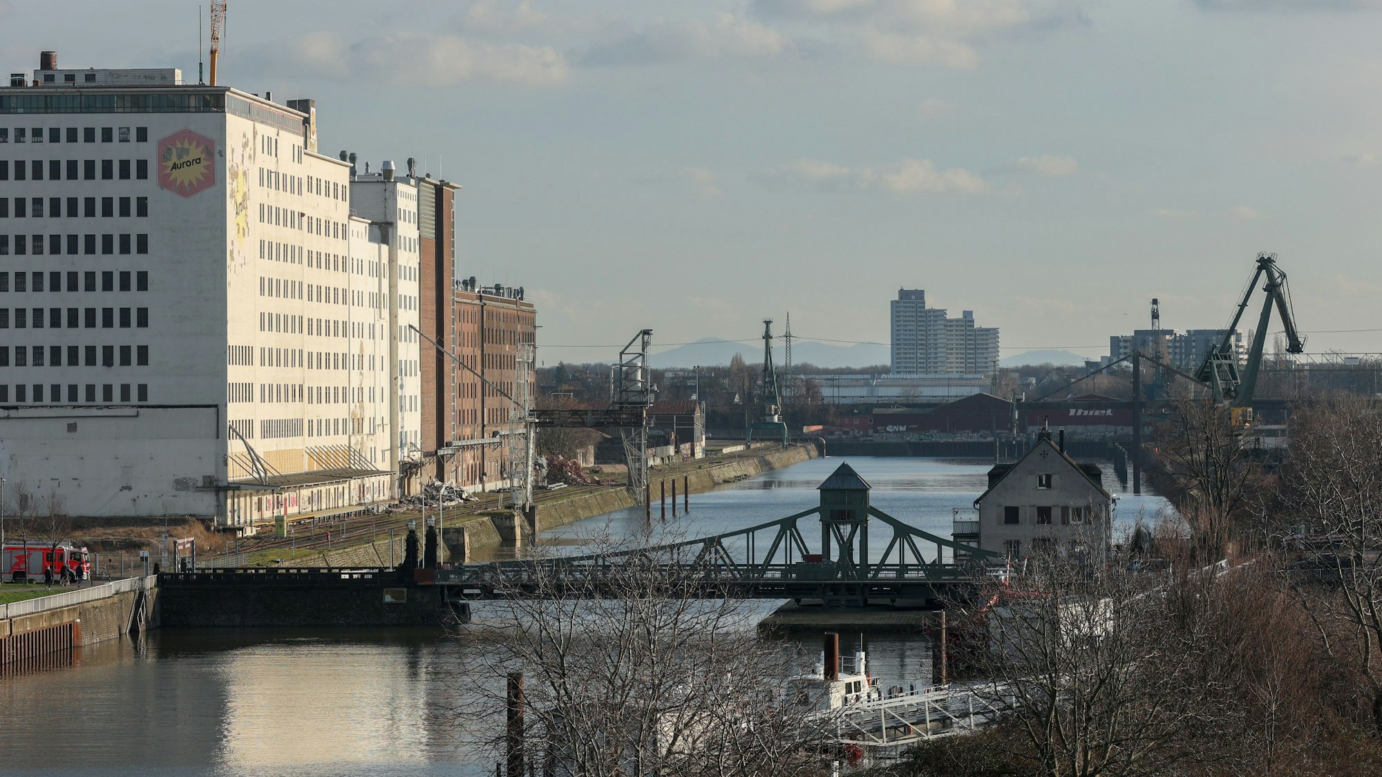 Die Vorbereitungen für das neue Stadtquartier am Deutzer Hafen laufen.