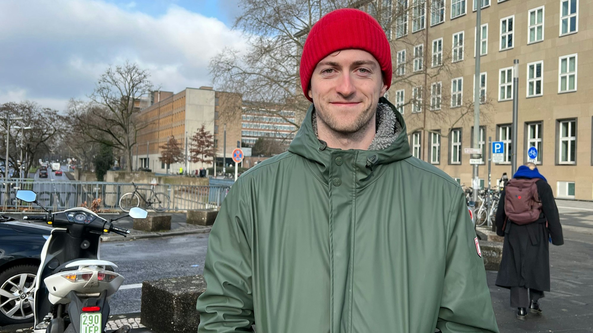 Der 25-jährige Student Jacob Nowakowski grinst in die Kamera.